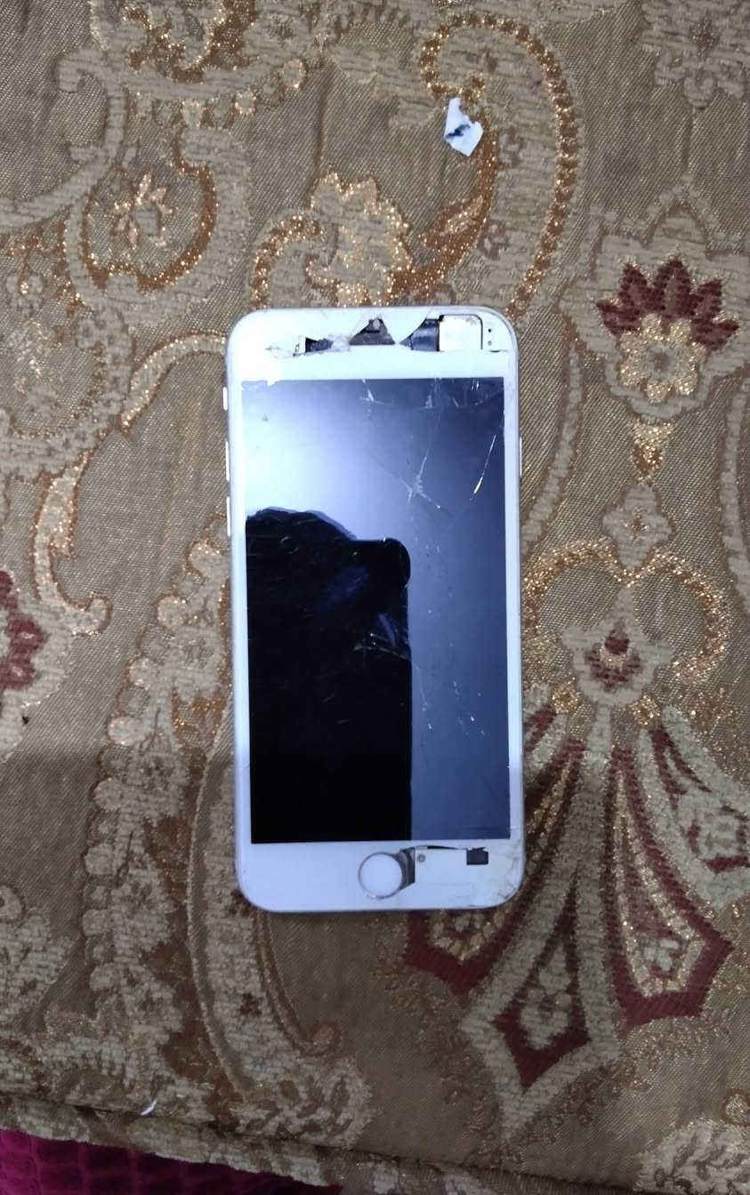 السلام عليكم متوفر ايفون 6 عادي البلازما مكسره مثل ما مبين بالصوره شغال كلشي مابي لمس يشتغل طبيعي بطاريه 100 وجهاز سامسونج جي 4 فقط الشاشه بيههه خطوط ضاربه بس يشتغل لمس كلشي مابي ابيعهن ثنينهن سوه السعر 50 الف وبيهن مجال كلش قليل تواصل خاص او مراوس ثنينهن شعندك دزلي


**إذا كنت صاحب هذا الإعلان وتريد حذفه لأي سبب، رجاءا أرسل رسالة إلى الدعم الفني**