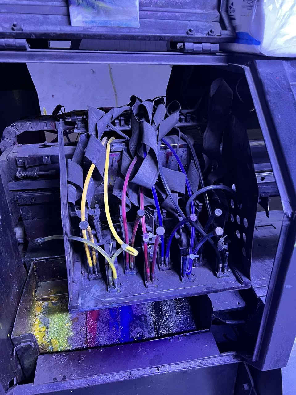 طابعة فلكس ٣.٢ متر للبيع
٨ هيد كونيكا 512
متوقفة حالياً بيهة بعض المشاكل البسيطة 
للاستفسار ***********
