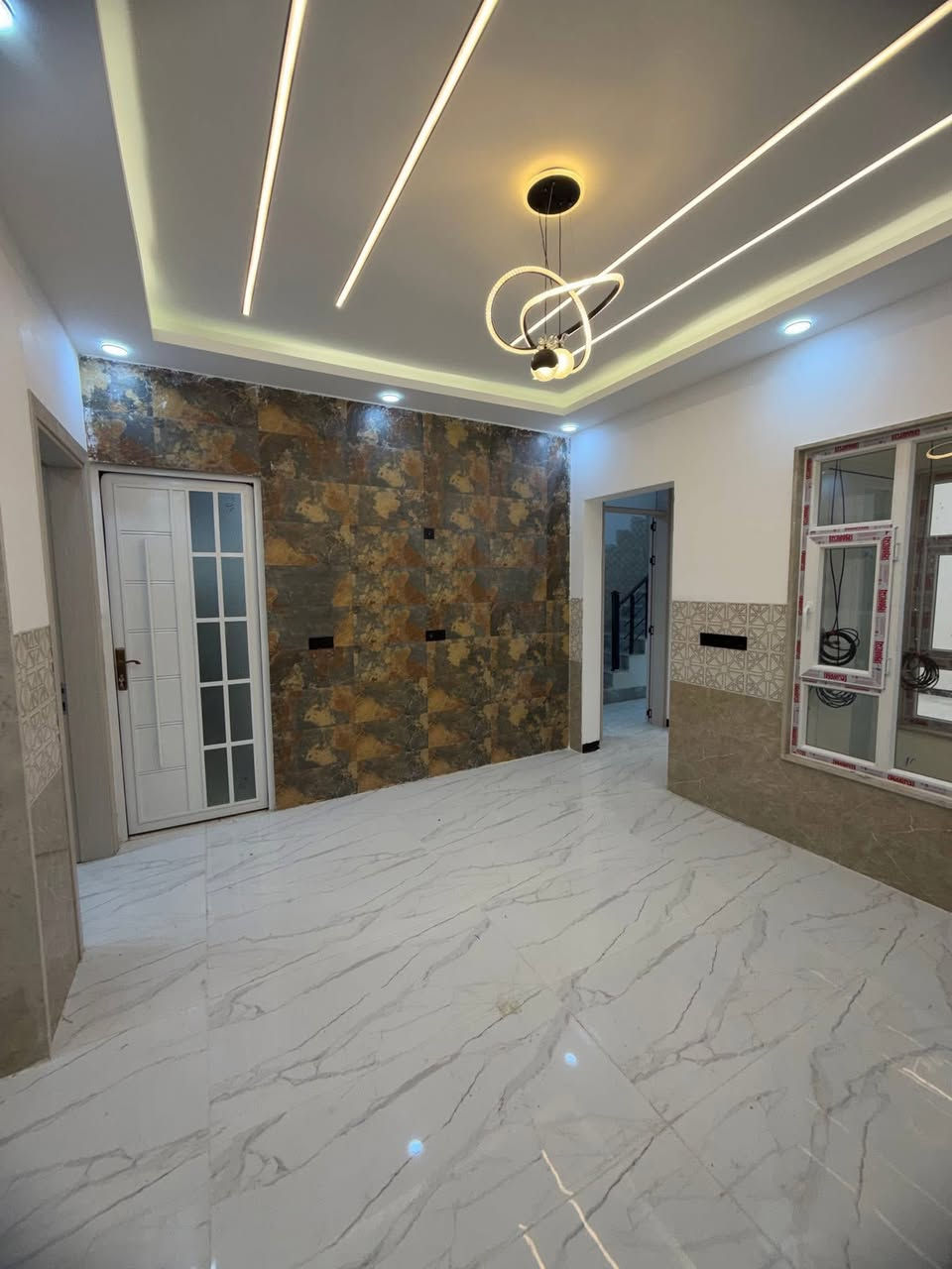 دار للبيع 
الموقع : حي البلديات ( قرب سايدين طب الاسنان )
المساحة : 104 متر
الواجهه : 7 متر
الاتجاه : شروق ابتدائي
شارع تبليط 12 متر
الطابق الاول : غرفة نوم وهول واستقبال ومطبخ وصحيات
الطابق الثاني : غرفتين نوم وهول وصحيات
نستقبل عروضاتكم في اغلب مناطق الجانب الايسر
للاستفسار مراجعة مكتب المدينه سايدين الصديق 
***********
***********

لمعرفة السعر الانضمام إلى قناتنا في التليكرام عبر الرابط ادناه 

https://t.me/al_madena
