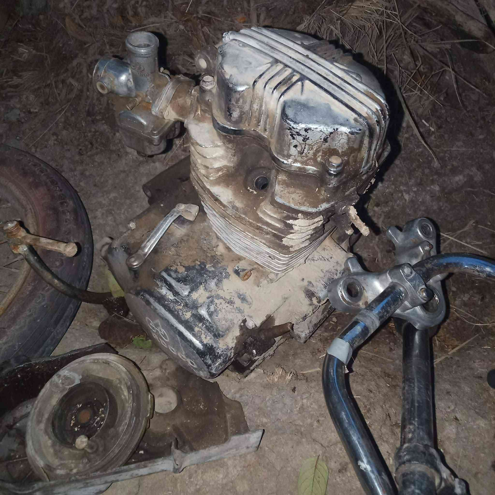 سلام عليك غراض دراجه للبيع شوفت عينك محرك شغال كلشي شغال دبلات مكاني حله الهاشميه ***********انتصل
