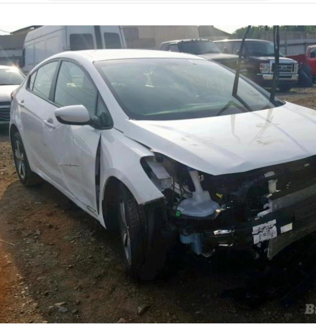 فورتي 2018  وارد أمريكي  حادث مبدل باب صدر جاملغ مصلح يعني قطعه وحده مبدله  ماشيه ١٦١ مكينه فتحت بيهه كازكيت ابيعهه عل هاي الحطه وسنويه ليوم سقطت 112 بيع بدون مكينه ***********
