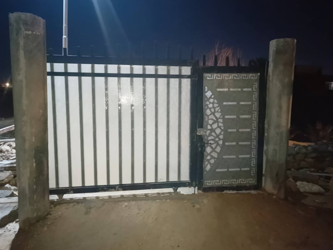 السلام عليكم باب سياج طول 3متر
السعر 475
لاتصال عل الرقم ***********
