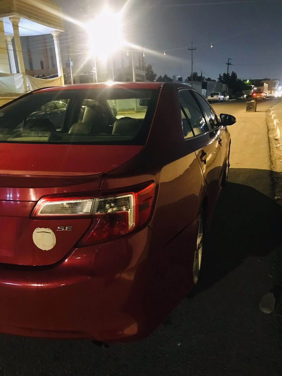 تويوتا كامري ٢٠١٣ se فول مواصفات ما عدا فتحة السقف لون احمر رقم بصرة بأسمي شرط التحويل وارد امريكي  بيها جاملغ مبدل ومصبوغ جهة السايق بدون دواخل ومكان حادث حرق ربع الباب الامامي جهة عكس السايق موضح بالصور  يحتاج صبغ ابيع حزام صبغ 
سعره ب١١٥ وبيه مجال بسيط 
للاستفسار *********** البصرة, العراق
