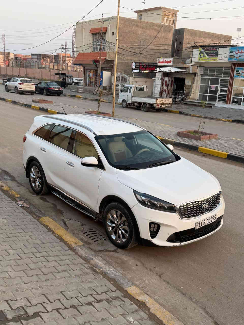 السلام عليكم
سورنتو خليجي ١٨ فول مواصفات عدى البانوراما سته سلندر سبعه راكب ٣ قطع تبريد بصمه تشغيل جنطه كهربائيه كشنات جلد تحكم شاشه كامره حساسات امامي خلفي بردات خلفيه مكفوله كفاله عامه
بيها بارد بسيط كلش موضح بالصورة 
مكاني بغداد 
واتس أو اتصال
***********
***********
