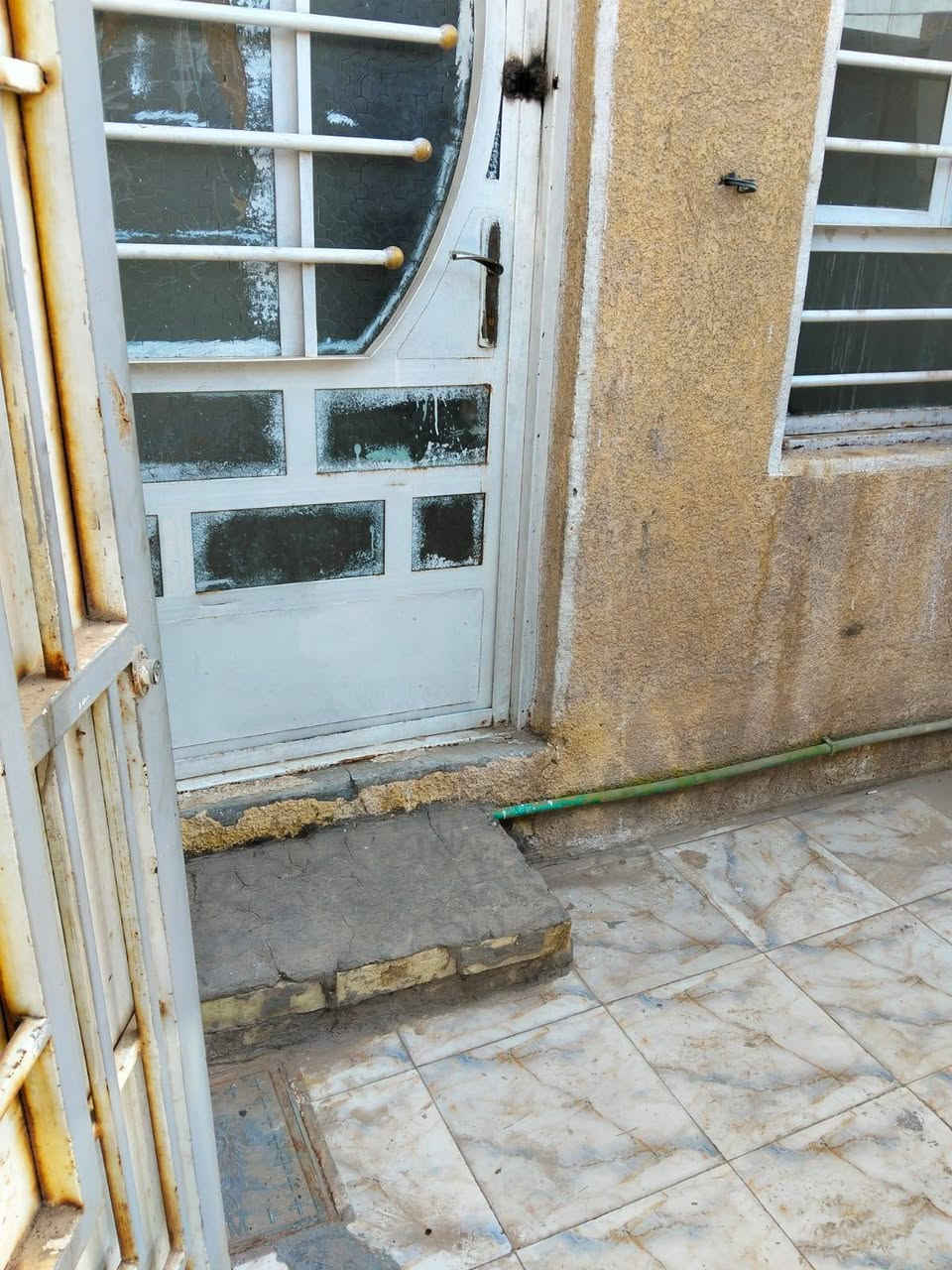 السلام عليكم من رخصه صاحب صاحب الكروب يوجد لدينا دار للبيع في منطقه الدوره و بل تحديد منطقه كراره مساحته 50 متر بيت حلو مرتب بناء جديد متواجد واتساب ***********
