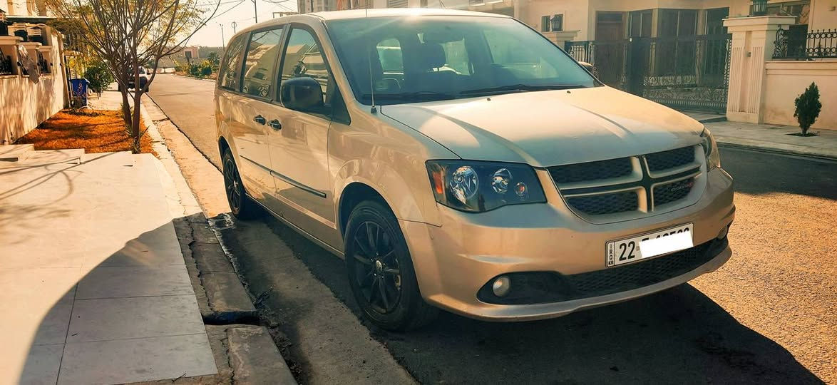 __بەناوی خودای گەورە __
دوج کرڤان مودیل 2017 مواسفات شاشە تبرید مرکزی کوشین ملکی vip سبوغ دوو پارچەی هەیە  چاملغی پێشەوە سیاق چاملغی دواوەی سکن دوو شوێنی بچوکی  تری سبوغە  بێ ژوورێ و بێ ایرباک هەمووی بەشەرت سعری  142ورقەیە   رەقەم هەولێر رەقەم باریکە بەناوی خۆمە زۆر جوان توندو بەرچاوە *********** گۆرینەوەو فرۆشتن أربيل, العراق
