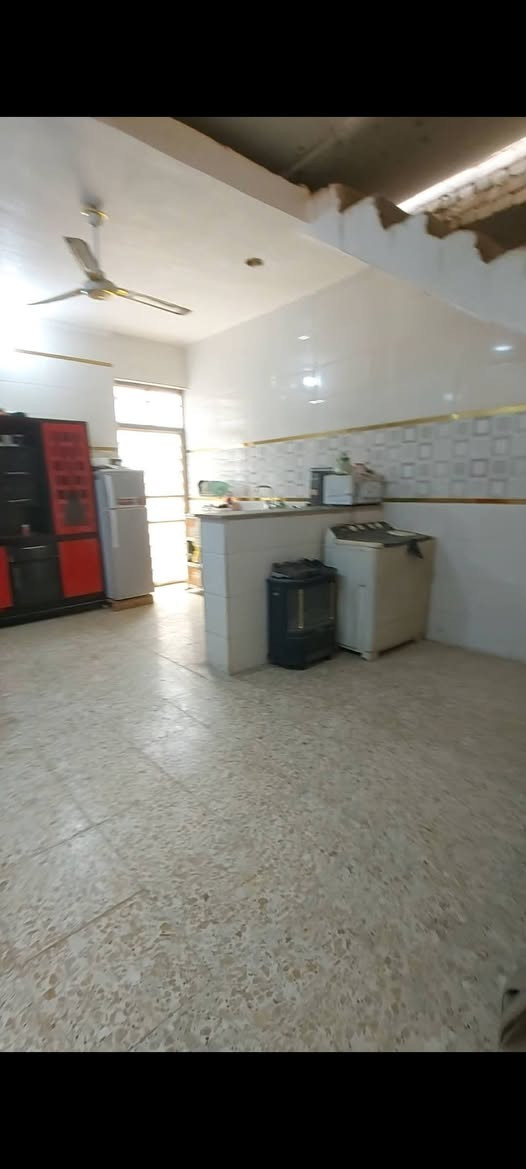 للبيع بيت مساحة 100 متر
الواجهة 5 متر ونزال 20 متر
الموقع: منطقة الضباط الثانية
السعر: 63 
قابل للتفاوض 
للاستفسار والتواصل:
📞 ***********
