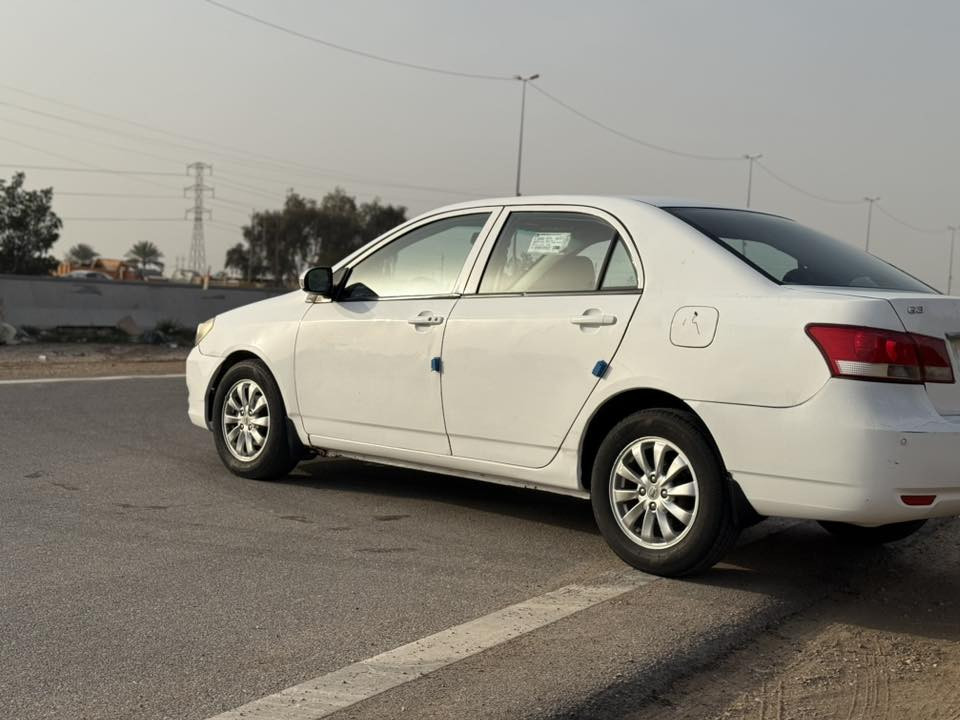 سلام عليكم BYD. G3. 2016 سياره جديده ماشيه 114 مكفوله من ضربه وصبغ وتبديد وبارد سياره جديده وجاهزه على اخر حبايه كير ومكينه مكفولات مواصفاتهاا
1 شاشه كامره 
2 حساسات 
3 اشاير بل مري 
4 حساسات 
5 مري كهرباء 
6 كشن جلد
7 لايت بك لايت لد 
8 ويل كب 
9 كير اوتماتيك مكفول 
سياره جديده وما متعوبه احلا من الصوره بهواي رقم بغداد انكليزي هزه وسنويه جدد تحويل مباشر 
مكاني بغداد 
سعرها 58 وبيها مجال 
رقمي ***********
