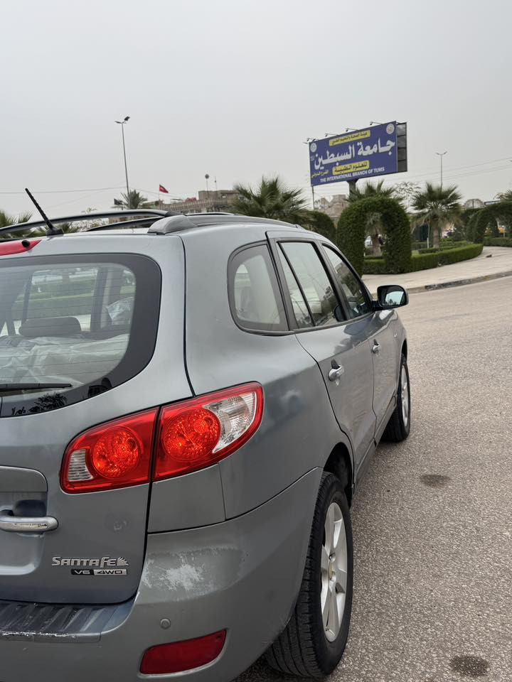 السلام عليكم 
سنتافي موديل 2010 كصه قماره فقط 
خليجيه 7راكب مكينه 6سلندر بانزين 
صبغ بيها فقط مكان الكصه 
السعر 48 ورقه لاستفسار ***********
