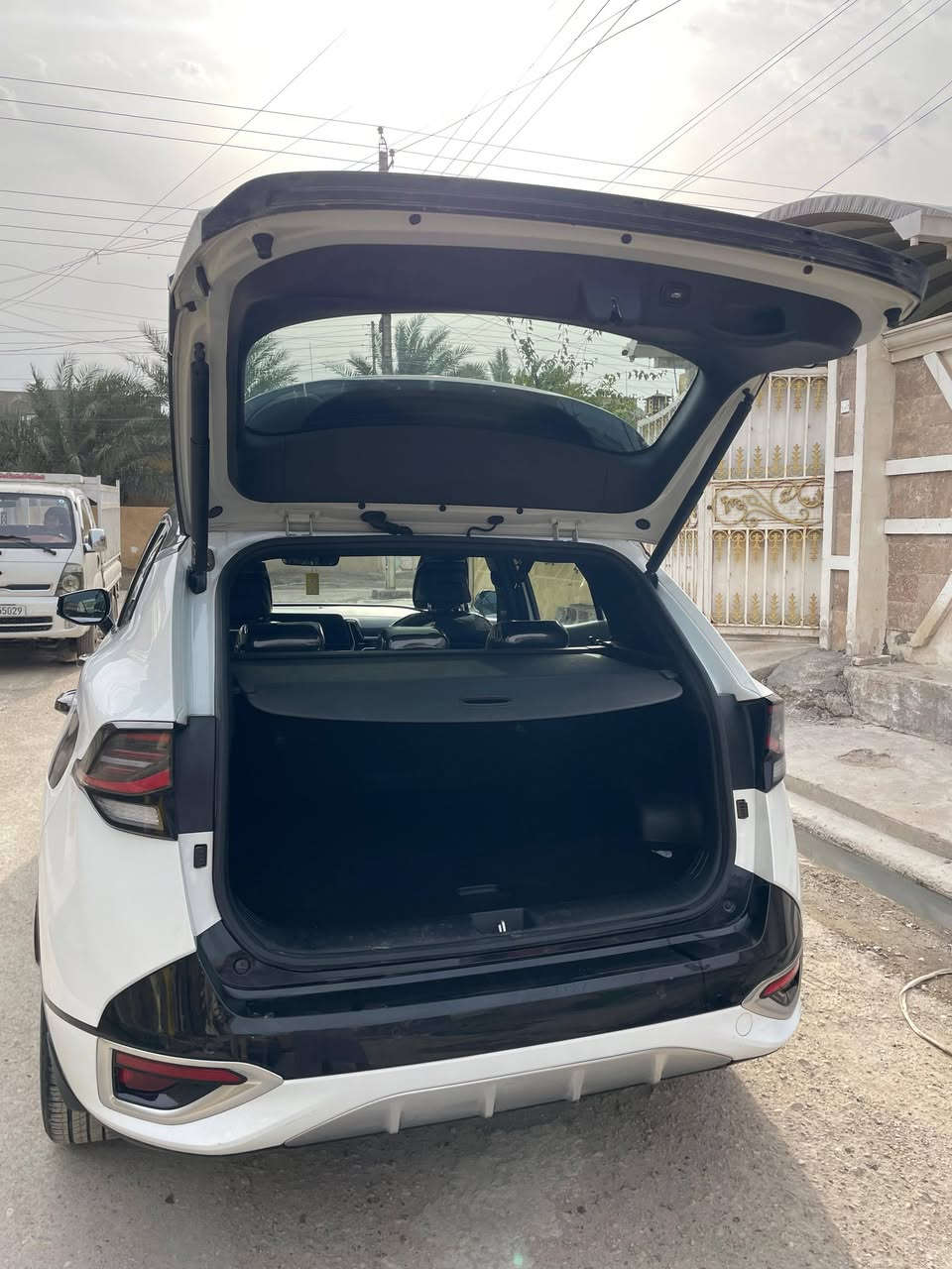 سبورتج  GT LINE
2024

(جيتي لاين )فول 1/1

- وارد خليجي 

‏‎ - بانوراما 

‏‎ - سعة المحرك 2.0L

-‏‎ مرتبط بناقل حركة أوتو 6 نمر

‏‎ - عدد AIR BAG6

‏‎ - حساسات أمامية 

‏‎ - حساسات خلفية

‏‎ - لايت زينون + LED

‏‎ - كشافات 

‏‎ - بك لايت LED

‏‎ - ويل كب 19

‏‎ - قبضات أبواب من الألمنيوم

-‏‎ اريل نفكيشن

-‏‎ تشغيل عن بعد 

‏‎ -فتح الصندوق كهرباء ذكي 

‏-‎ دشبول شاشة 

‏‎ - شاشة ابل كار بلي واندرويد اتو

‏‎- كاميرا دوارة

‏‎ - المقاعد جلد اسود 

‏‎ - تدفئة المقود والكشنات الأمامية

‏‎ - مثبت السرعة Cruise 

- الأوامر الصوتية

‏‎- أوضاع القيادة  Drive Mode

‏‎ - فحص أنظمة السيارة 

‏‎ - حساسات ضغط اطارات 

‏‎ - شفتات مقود

‏‎- تبريد شاشة

‏‎ - هاند بريك بصمة 

‏‎‏- ABS 

‏‎‏ - Auto Hold    أوتو هولد

‏‎‏- ISO Fex        ايزو فكس

‏‎- نظام مانع الانزلاق

‏‎- نظام نزول المنحدرات 

‏‎- اشارة في المرايا الجانبية

‏‎- مخرج منفذ الطاقة 

‏‎‏- حساسات كامله داير السياره 

-شاحن هاتف لاسلكي 

-السعر 265 وبيها مجال 

السياره مغلفه ppf عامه السياره كلها مغلفه
داخل وخارج 
—————————————————-

مكان السيارة بغداد ابو غريب 

للأستفسار *********** امير
