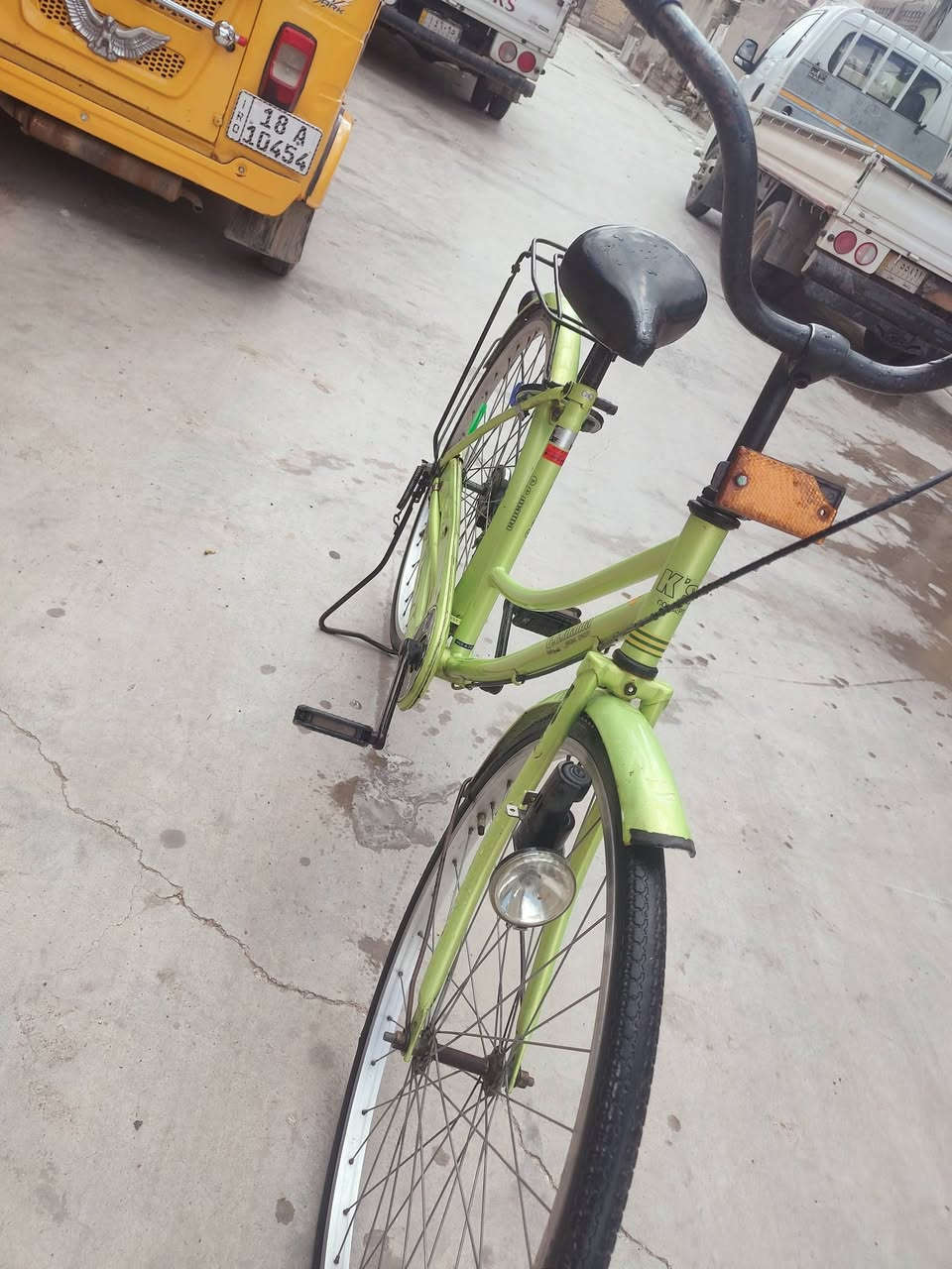 السلام عليكم باسكل للبيع لون تفاحي حجم 26 المكان واسط نعمانيه نضافة 💯 السعر خاص او ***********
