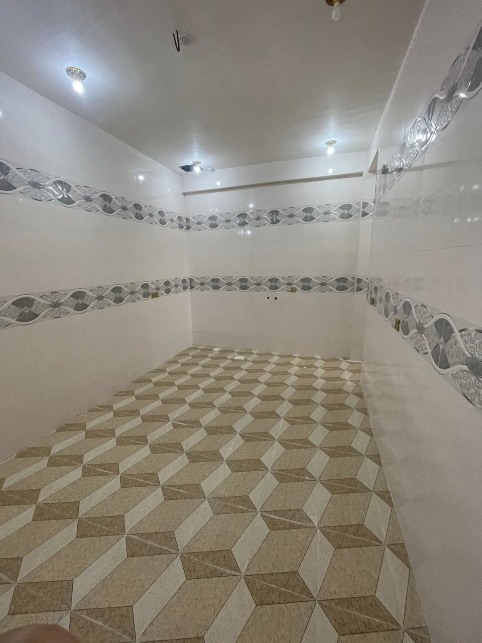 مشتمل للايجار الموقع الطهمازيه
قرب مرقد العلويه شريفه بنت الحسن ع 
التفاصيل غرفه نوم وصاله ومطبخ واستقبال 

رقم الهاتف ***********
