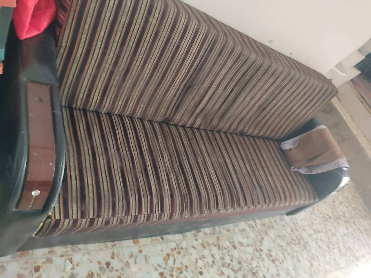 سلام عليكم تخم 10مقاعد استخدام قليل للبيع مشتري ب350قبل سنه@ السعر 200مكاني بابل السياحي اتصال ***********@
