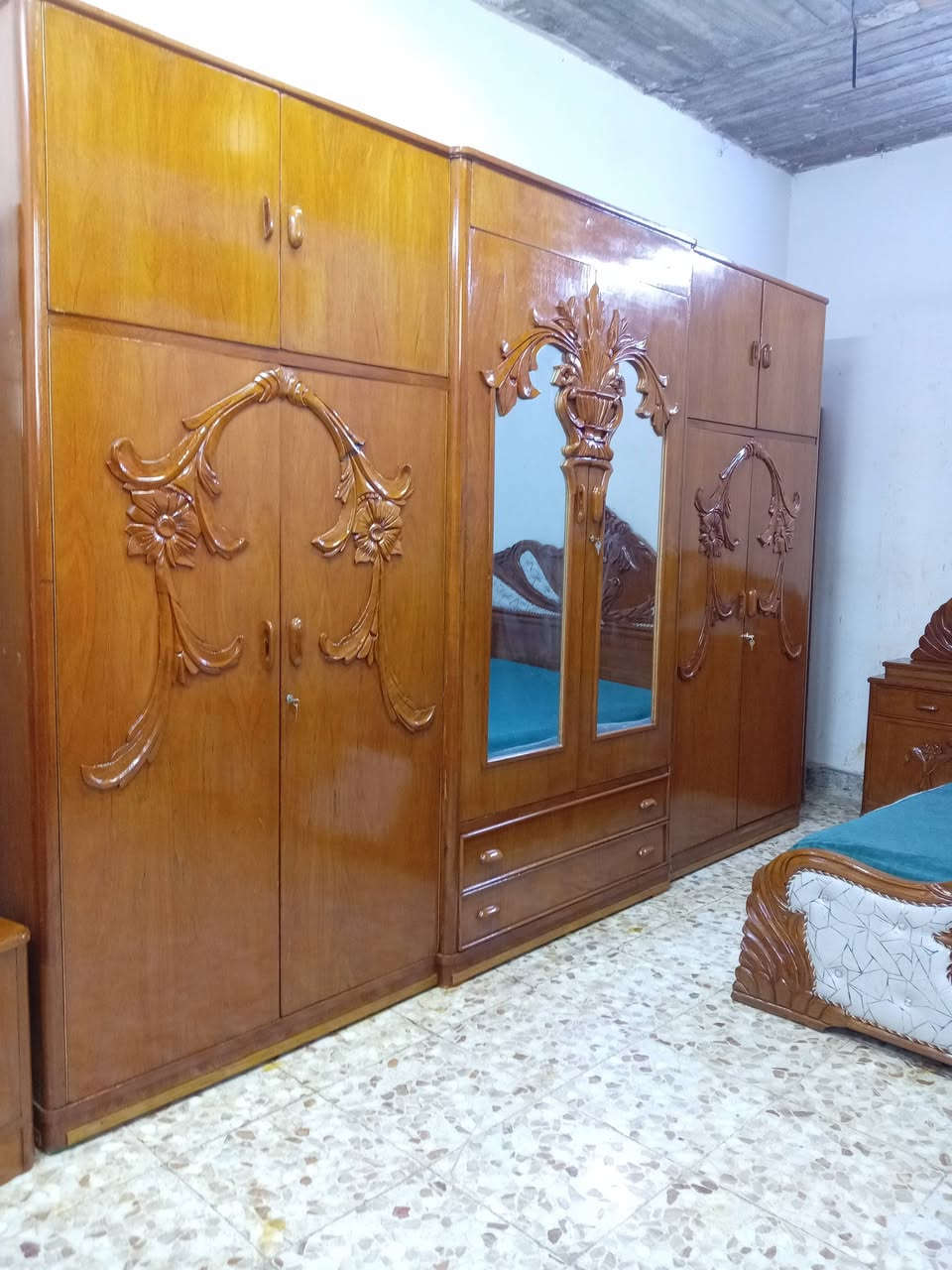 مكلف بلنشر غرفه تسكام نجاره صاج داخل وخارج ظهر جرجوبه صاج بورمي نقش 900وبيه مجال  حله للاستفسار الاتصال بلرقم ***********
