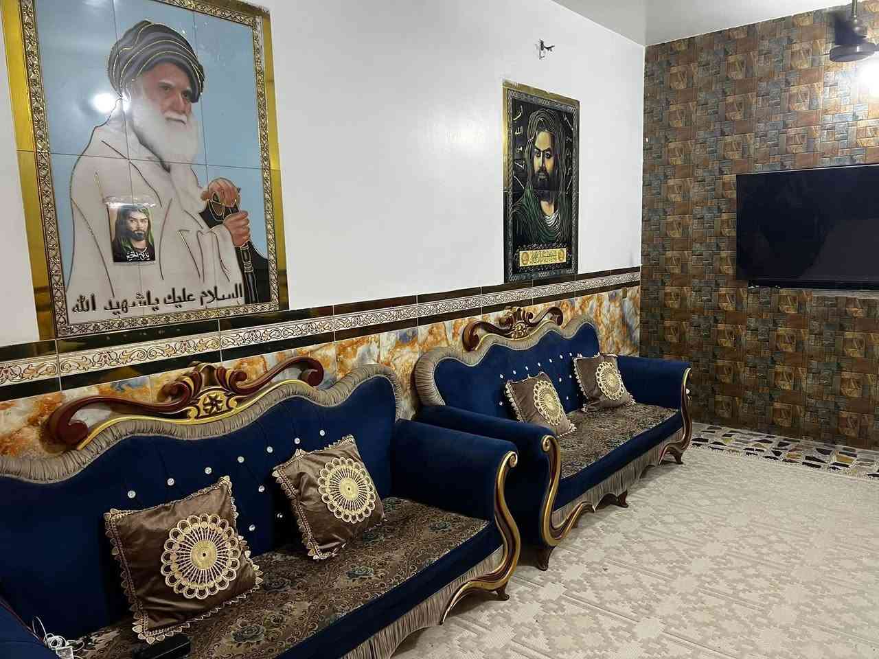 السلام عليكم بيت للبيع البلديات شارع المصرف حي التراث مقابيل عمارة ابو اسعد  مساحه150 الواجها7 ونص زراعي قرار25 بيت طابق واحد غرفتين نوم جوه  اوحده فوك سندويش بنائه جديد خدمات متوفره منطقه جداً مرتبه 
السعر170 وبي مجال ان شاءالله تفاصيل اكثر اتصل او مراسله واتساب***********
