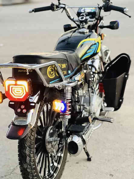 اللهم صل على محمد وآل محمد سلام عليك دراجه لبيع سونك مديل 2025 خمسه كير مكينه 200 سويجين بصمه تشغيل عن بعد شاشه اكترونيه اوراق كامله ماشي 8000 حقيقي عنوان بغداد البلديات السعر ٨٥٠وبيهه مجال***********
