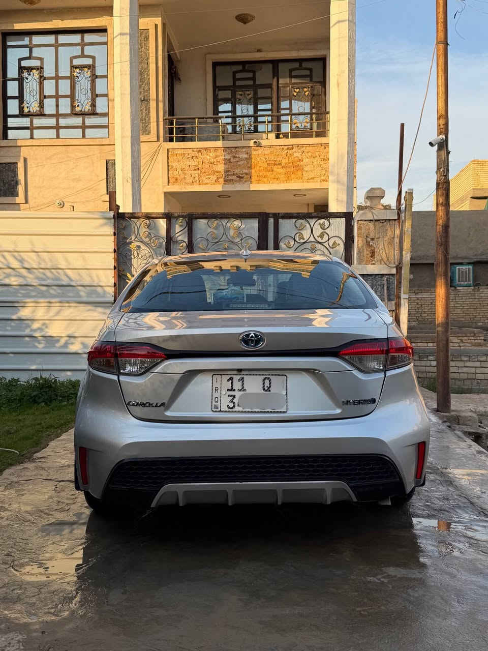 السلام عليكم
كورلا هايبرد LE plus AWD وارد كندي
مواصفات XLE موجودات ثنين ببغداد سلفريات فقط بهاي المواصفات 
رقم بغداد الجديد السيارة استيراد خاص باسمي من كندا
حادثها قبغ جنطة بس
بيها ملاحظات بالعراق راسلني وادزلكياهن
مواصفات السيارة
كشنات تدفئة وستيرن
كشنات جلد
رادار ٣٦٠ درجة
مانع انزلاق
مانع تصادم
نقطة عمياء
تحديد مسار
تنبيه الخروج عن المسار
قيادة شبه ذاتيه
اوتو لايت (العالي)
لايت زنون وليد امامي
بصمة تشغيل وابواب امامية
كامرة خلفية
EV مود
شاشة كبيرة
عداد ديجتال
تحكم ستيرن 
بردة راديتر اوتو
المحرك 1800cc
السيارة هواي مواصفات بعد
استيراد انشورنس يعني ماداخله مزاد من شركة تأمين اشتريتها
السعر $175 وبي مجال بسيط
مكاني بغداد ابو غريب
***********
