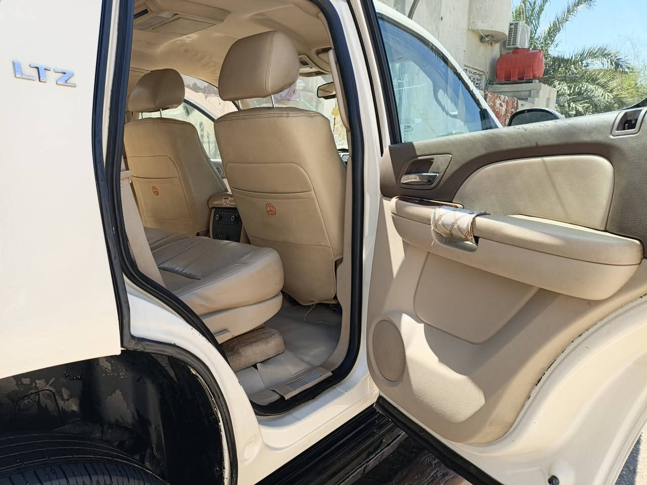 من رخصه الادمن تاهوموديل 13مصبوغه عام بدون اي حادث السياره جاهزه حداديه تخم تايرتبريدخيرمن الله دواخل نضيفه فول مواصفات***********
