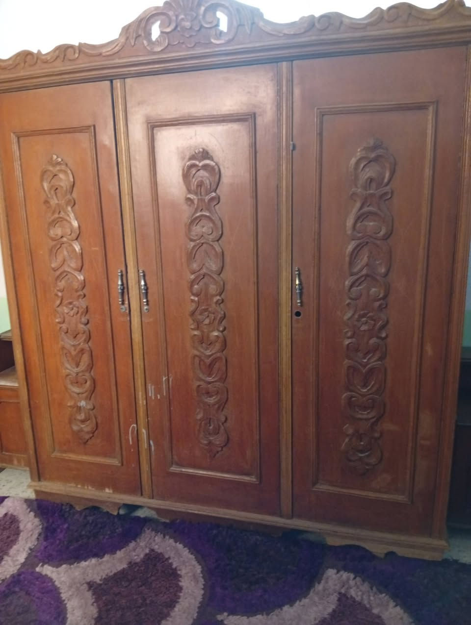 للبيع...بوفية شغل درجة أولى الطول 8فوت ..كنتور 3 باب صاج تخم قنفات ملكي 10 نفرات...سيت طبلات ذهبي السيت 5قطع.. الاتصال على الرقم ***********
