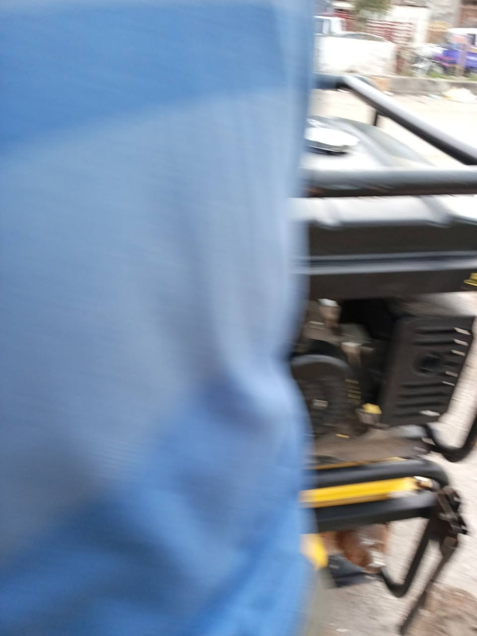 السلام عليكم مولد بانزين 5 كيفي 20 أنبير شغاله استعمال كلش قليل سعر 375 وبيه مجال  كلش بصيط العنوان بغداد مدينة الصدر لا ستفسار اتصل ***********
