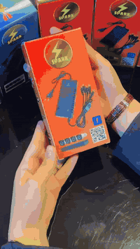 محولة طاقة كهربائية من spark
اسعار خاصة الى اصحاب المكاتب والشركات
ضمان سنتين حقيقي  
✅تكون بنوعين :
🎖️بدون موزع 
🎖️مزودة بموزع 1-5
✅ تحول من 220V الى  12V 6A
✅قدرة المحولة  72watt
✅مصنعة ضمن القياسات العالمية 
✅ كيبل من النحاس ١٠٠٪؜ 
✅مزودة بفلتر لتنقية الكهرباء الواصل الى الحمل
110-2220V ✅
✅50-60HZ
✅الموادالمستخدمة في التصنيع كلها جديدة  
✅ضمان المحولة سنتان  من تاريخ الوصل
للتواصل واسعار الجملة واتساب ***********
العنوان/ بغداد الكرادة شارع الصناعة
