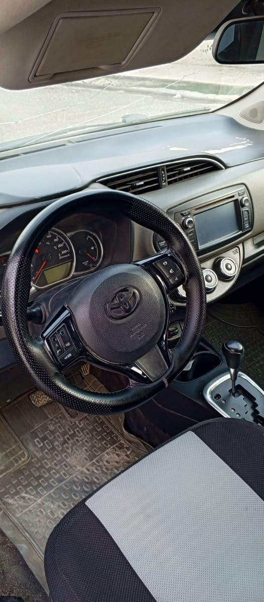 يارس للبيع موديل 2018 وارد امريكي مواصفات شاشه رادار تدفئه كشنات مثبت سرعه تحكم ستيرين ضررها الصندوك والقماره مابيهن شي بس ابيع حزام صبغ ماشيه 133 الف كيلو سعرها 97 وبيها مجال الاستفسار ***********
