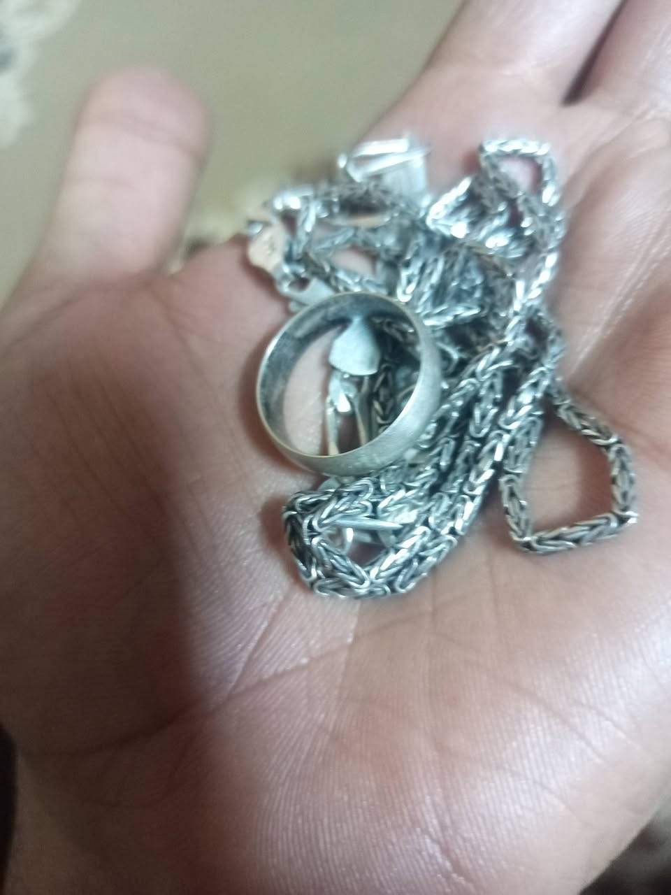 السلام عليكم
زنجيل ناعم فرعوني وسوار وحلقه قيم واخذ شلعه البيع مكاني بغداد


**إذا كنت صاحب هذا الإعلان وتريد حذفه لأي سبب، رجاءا أرسل رسالة إلى الدعم الفني**