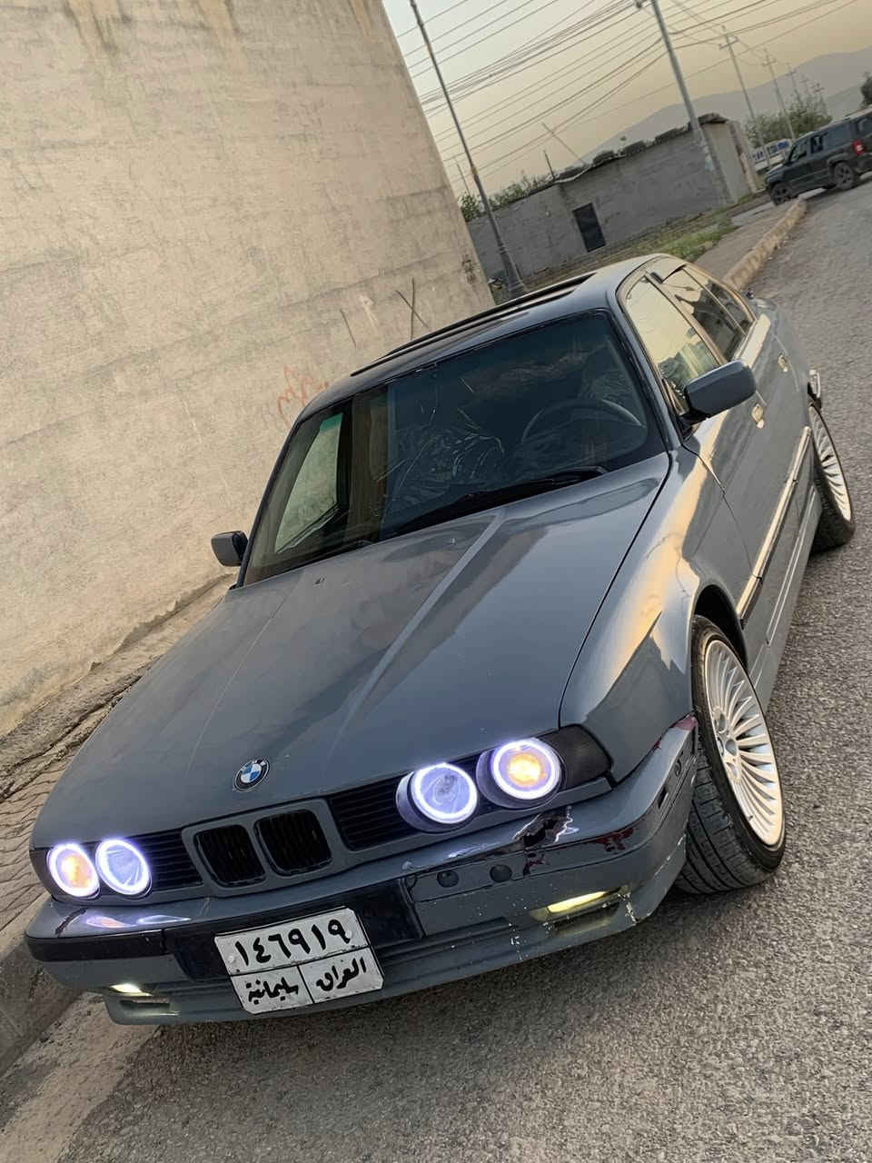 Bmw 520 
گير حادي
چوارجام كاره بايي
چوار تايه ويلي لؤكي له سه ره
سلاييت
لايت ئه لقه
كاره بايي گشتي ئيش ئه كا
دوكه لو بوخارو سه رف به شه رتي ١٠٠ فه حسو فيته ر 
يه ك قنجو قؤپي نييه
به نزين كه مه خوا
ته نها ده حامي پيشي شكاوه له ره سمه كه دياره
گيرو مه كينه بشه رتي فه حسو فيته ر
ته قه و ره قه و موسو براوه به شه رت
ره قه م سليمانيه به ئه وه ليات ئه ي فرؤشم
مالي دؤسته نرخيشي ٣٦ گه لاو كه مئ محامه له


**إذا كنت صاحب هذا الإعلان وتريد حذفه لأي سبب، رجاءا أرسل رسالة إلى الدعم الفني**