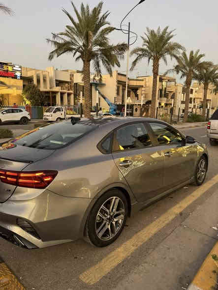 1_كيا _فورتي  GT_LINE  2022ارقام اربيل باسمي
2_المكينه 2000 ماشيه51 الف  
3_بصمة لدات امامية+لدات خلفيةمري لون اسود+اشاير بالمري إنارة ترحيب عند لاقتراب من سيارةكشنات جلد+ مخمل مختومه بشعار GT line
+انارة داخليه
جنطة ذكية تفتح عند الاقتراب
رادارات امامية وخلفية وجانبية
توقف ذاتي تحديد مسار مانع انزلاق ستيرن حرف Dمختوم بختم GT line
شاشة كبيرة حجم 9ملم الحجم الجديد+نظام جديد
ثلاث وضعيات قيادة(Sport-Normal -Smart)
مثبت سرعة قياده ذاتيه
4_حادث باب سكن وجاملوغ ابدل  بدون دواخل بدون ايرباك
5_السعر ١٦٥ وبيها مجال بسيط
العنوان بغداد اليرموك حي الداخليه
للاستفسار ***********/***********
