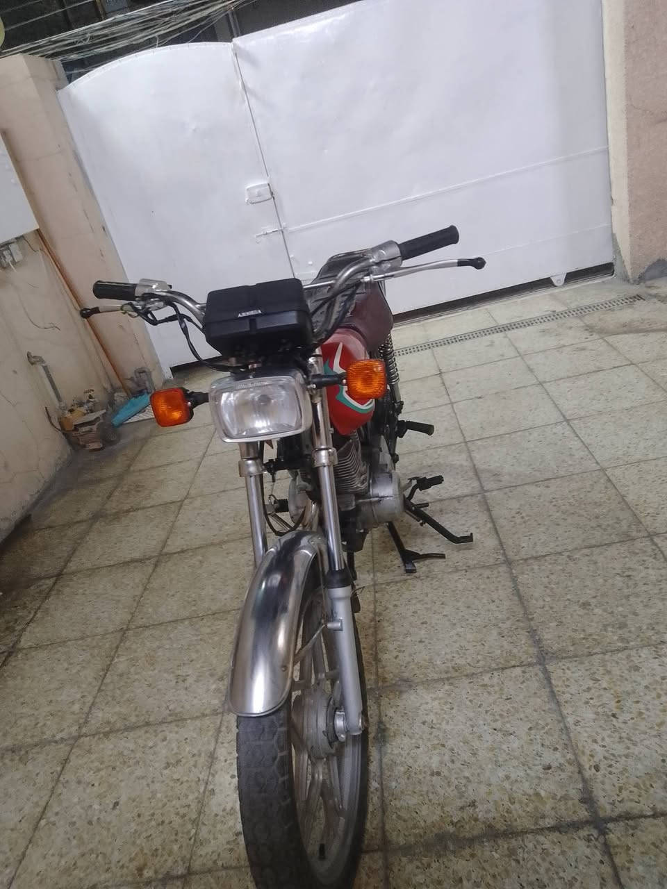 السلام عليكم دراجه تايكر اربعه كير للبيع شغاله مكينه خير من الله سلعه ومعدل نقصها باتري بس السعر 350 وبيها مجال مكانه بغداد حي الجهاد *********** رقمي بي واتساب
