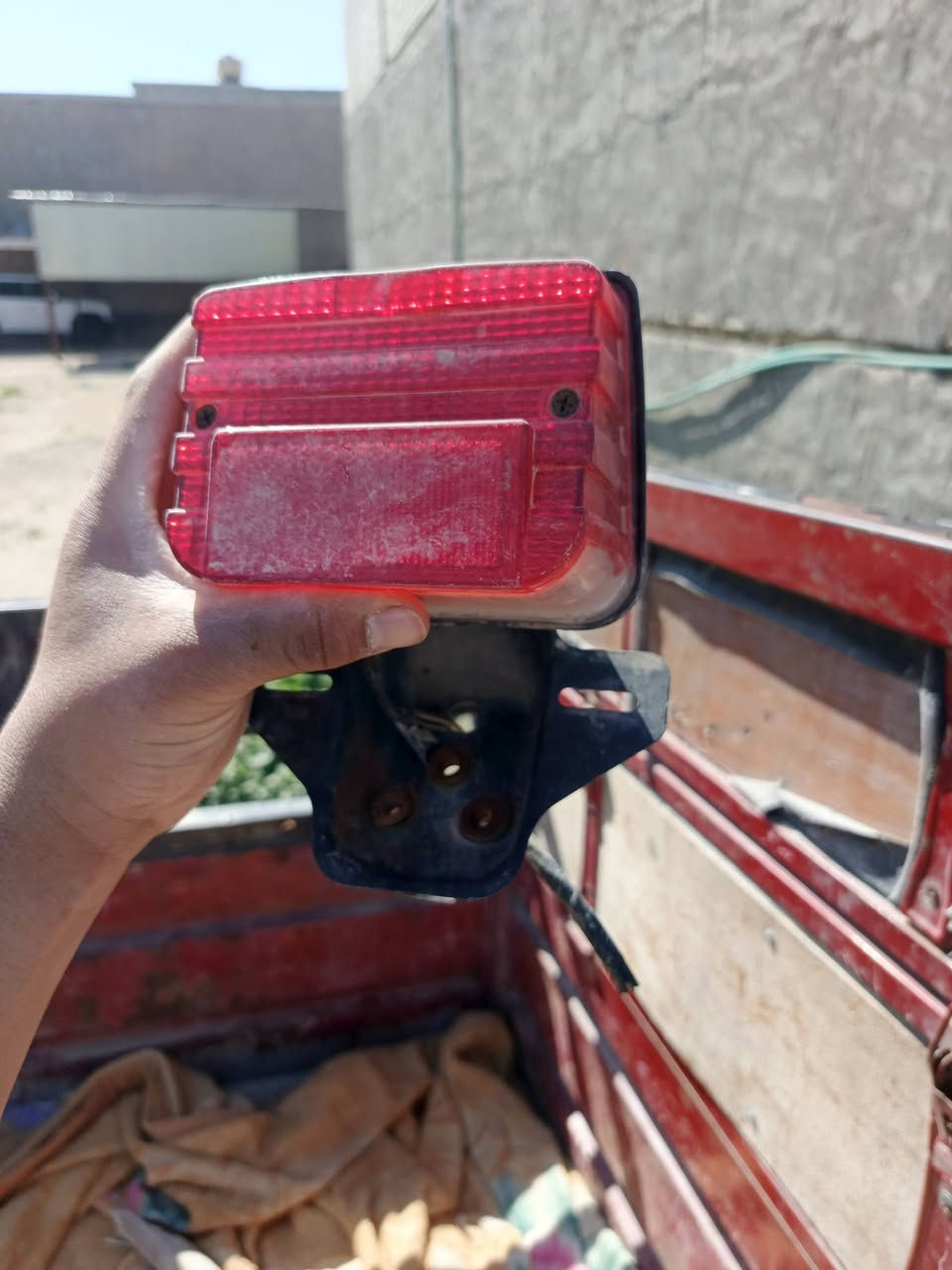 السلام عليكم غراض مال ايراني تفصيخ كلمن وسعره مكاني بغداد الشعب السريدات الرقم ***********
