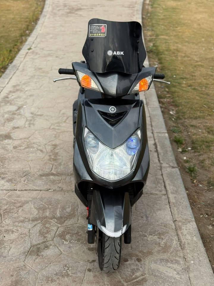 سلام عليكم سكنس فحل للبيع دراجة نقص مابيها كفالة عامة من مكينة من كفرات منفيس بيها مدفوعة كمرك بيها وصل مال دفع السعر950 وبيها مجال قليل مكاني بغداد العامرية***********
