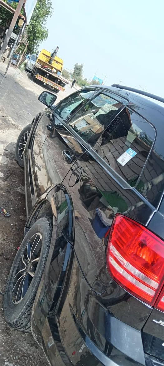 سلام عليكم دوج جورني 2018سيارة بلاد تبريد عل البلاد حت الفيتبم مال البلاد بصرة رقم مميز بية جاملق خلفي بأمريكا مصلح ٧ راكب السعر 130 وبيهه مجال سبب البيع ضرف بناء ***********واتساب
