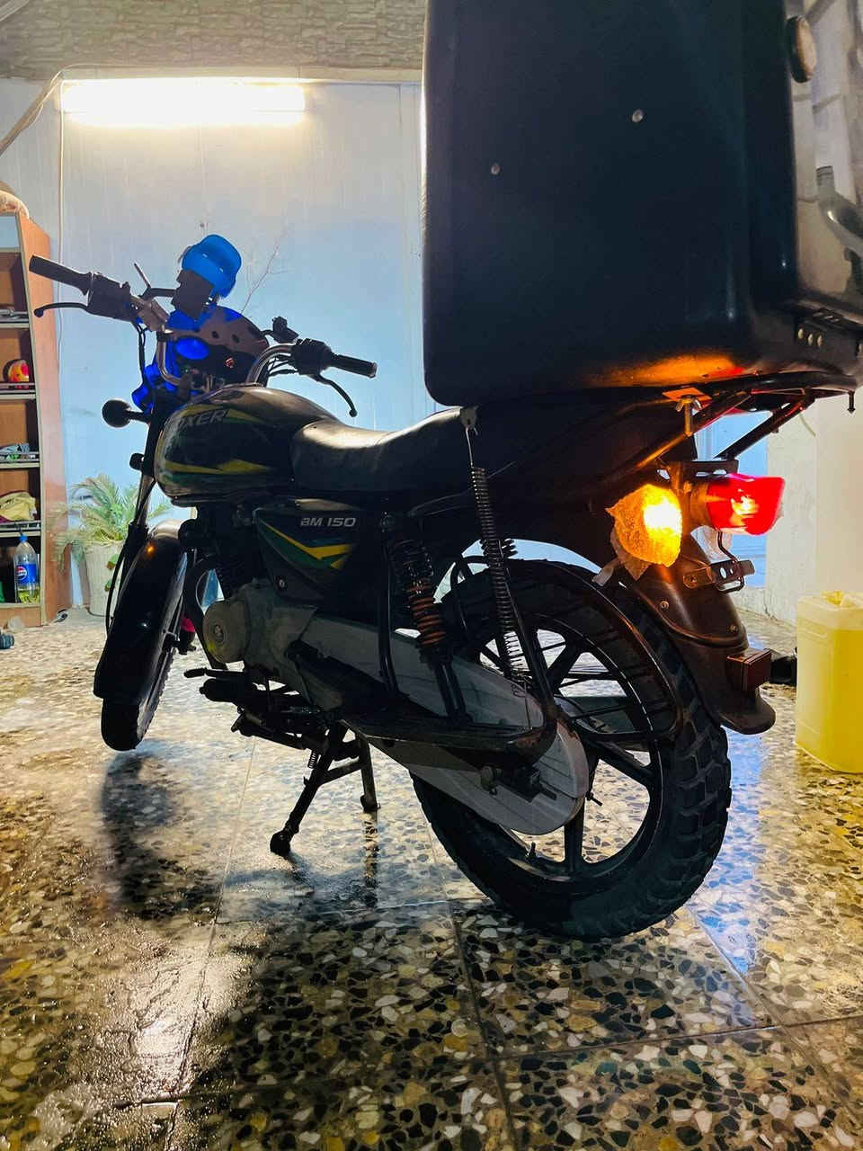 سلام عليكم دراجه بوكسر 2019دراجه بعده بحالت الوكاله مجفته تجفيت شركه بحيث مكينه خرسه معدل فول دراجه تخبل ومال شغل ودراجه ابد مامشتغله دلفري مال بيت  دراجه اوراق اصوليه 8لو 7ورقات سعره 1100وبيه مجال شي قليل ترهم مراوس مكاني بلجادريه وهاذ رقمي ***********
