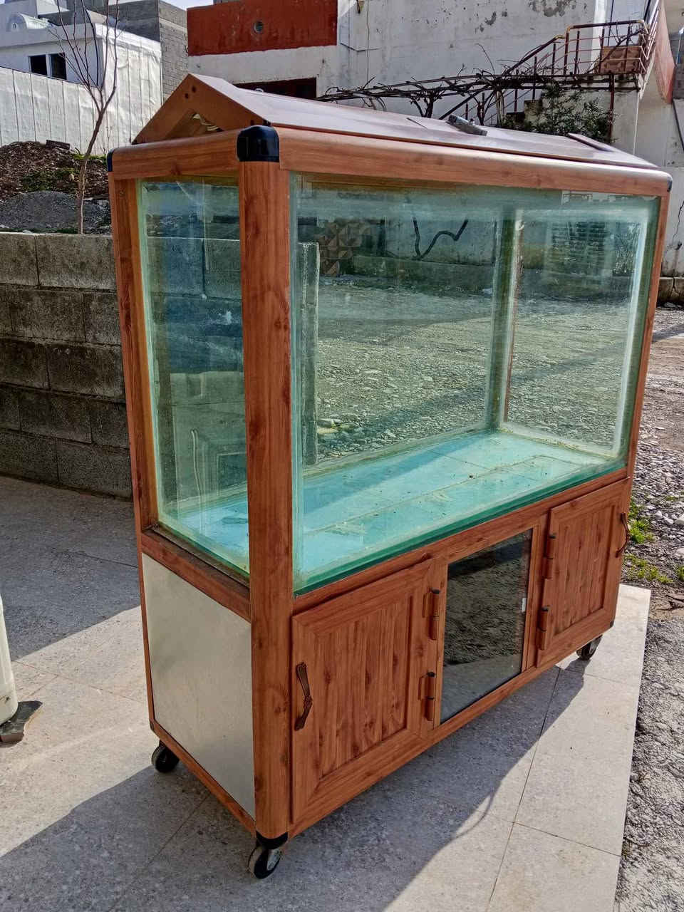 ئەم حەوزی ماسیە بۆفرۆشتن ئەلەمنیۆمە شوشەشەی 10ملیمە بەرزی 140سانتیمە پانی 120 سانتیمە قووڵی 45 سانتیمە نرخ 120هەزار سلیمانی السليمانية, العراق


**إذا كنت صاحب هذا الإعلان وتريد حذفه لأي سبب، رجاءا أرسل رسالة إلى الدعم الفني**