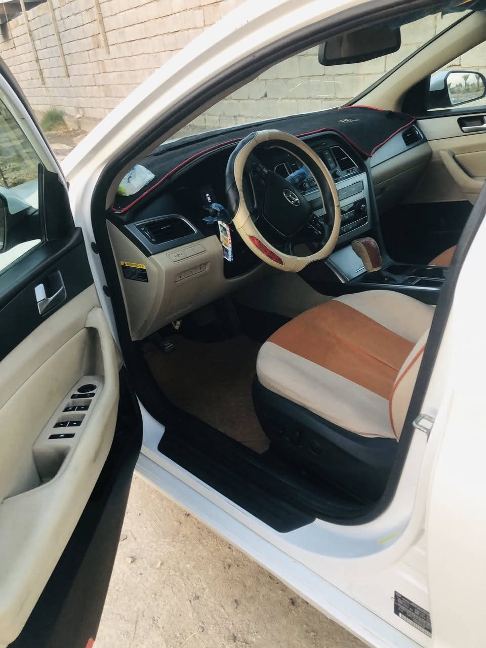 سلام عليكم شباب سوناتا ٢٠١٥ سياره رقم كربله باسمي 
تحويل ثاني يوم مواصفات نص فول كتمره دواره شاشه اشاير مري ذني ماشيه ١٢٠الف ميل سياره جاهزه عليه ادامه تبريد مبدللها منضومة تبريد كامله بدلته قبل سبوع حادثه يمك سونار موضح كلشي حادثه خلفي حلوه سياره كامله سعرها ١١٠ وبيه مجال حك جيه وماعده ياخذ بلاش ***********
