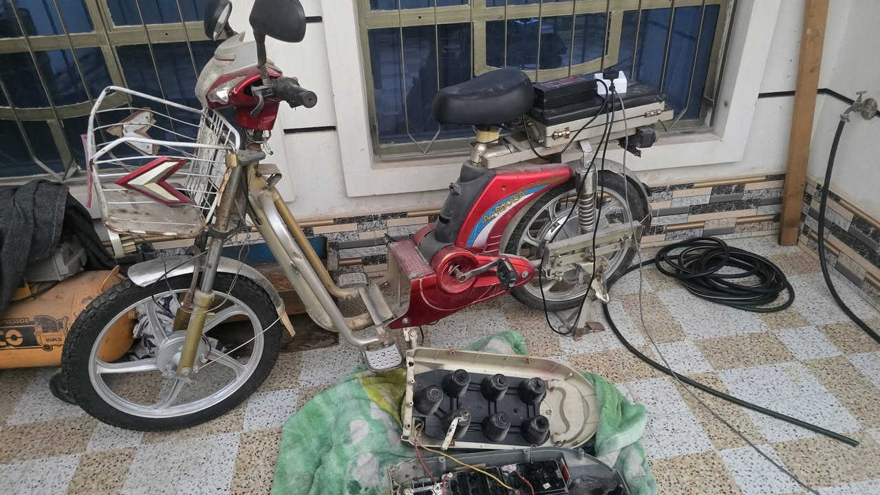 للبيع ١٥٠ بدون شاحنة
بطاريات واكفات 
***********
