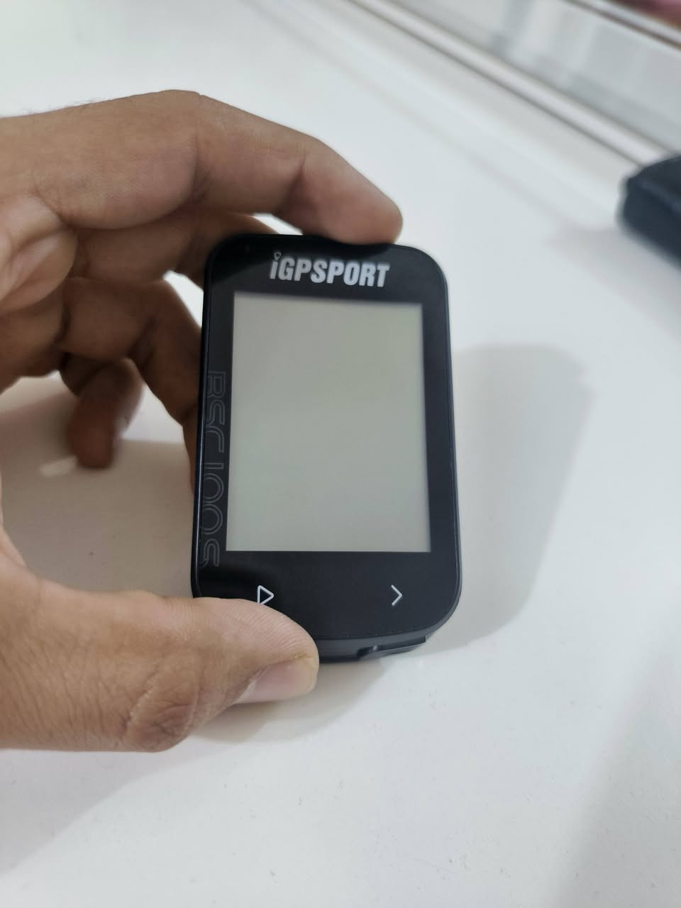 🚴‍♂️ للبيع: عداد بايسكل ذكي iGPSPORT BSC100S 🚴‍♂️
​للبيع كمبيوتر دراجة ذكي iGPSPORT BSC100S غني عن التعريف، نظيف جداً وبحالة ممتازة وشغال 100% مثل ما موضح بالصورة.
​✨ أبرز مواصفات العداد:
​دعم GPS عالي الدقة: لتتبع مسارك وسرعتك وبدون الحاجة لربطه بأسلاك.
​شاشة واضحة: تعرض (السرعة الحالية، المسافة، الوقت، الارتفاع ALT، ونسبة الصعود GRA).
​بطارية قوية: تدوم لساعات طويلة من القيادة المتواصلة.
​بلوتوث وربط ذكي: يدعم الاقتران بالهاتف لمزامنة بيانات تمارينك ونشاطاتك بسهولة.
​💰 السعر: 25 ألف
​📍 الحالة: نظيف جداً وأخو الجديد (معاينة الجهاز واضحة في صورة منشور البيع 1000055235.jpg).
​للطلب أو الاستفسار يرجى المراسلة على الخاص.


**إذا كنت صاحب هذا الإعلان وتريد حذفه لأي سبب، رجاءا أرسل رسالة إلى الدعم الفني**
