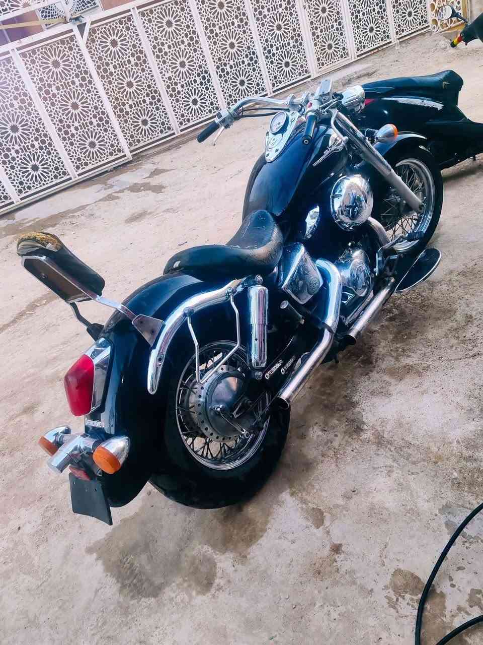 هوندا شادو محرك 400cc
بدون رقم اوراق كامله 
السعر 12ورقه قفل جاهزة 
 سيرفس كامل من دهن جديد وفلتر دهن ومي اخضر يعني جاهزة تشغل وتطلع تانكي داخل خارج يلمع قطرة زنجار مابي مكينه خرسه
 صالنصات رياضي صوت طرب
مكينه كير كلجات كهربيات مكفوله
مكاني بغداد البياع الشهداء
***********

