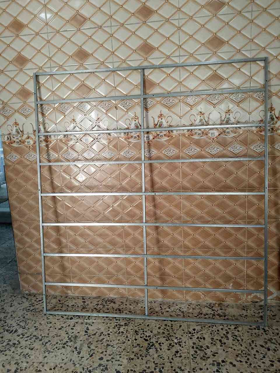 غرفه نوم بعدها بكراتينها هاذه الفديو من التيكتوك جبته بس الغرفه اختها مامشدوده بعدها بكراتينها تجي وتشوف بعينك للبيع 7 قطع مزدوج مكاني نجف شارع المطار فلكة باب الدخول ب600وبيها مجال ***********
