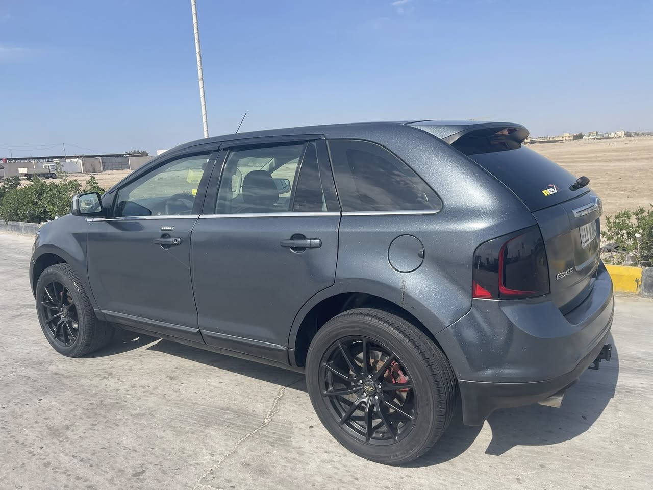 سلام عليكم
للبيع اومراوس 
فورد ايدج 2013   LIMITED خليجي لون اسود صدفي السياره مغلقه ppf لامع 
رقم بغدادسنويه جديده  هزه جديده  شركة  نيڤا  استلام 2018 فول مواصفات 1/1...بيهة  ضربه خفيفه باب السائق  مبدل اصلي وبارد جاملغ  والباقي مكفوله ماشيه 108كيلو 
كير محرك جديد
حساسات خلفية 
محرك ٣٥٠٠ 
كشنات كهرباء 
باسوورد بالباب 
مري كهرباء 
اضائة بالمري 
كروز سرعة 
تحكم ستيرن 
بانوراما  بصمه

سيارة كاملة ع اخر حبة شغل واطلع وين ماتريد

السياره مغلقه ppf السعر  117
العنوان البصره

‏‭0781 572 9932
