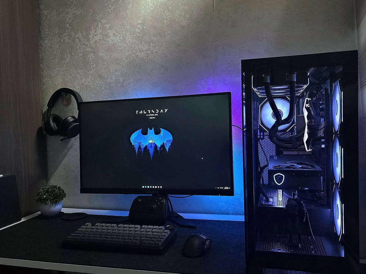 🔹 تجميعة PC كاملة للبيع 🔹

🖥 مواصفات الجهاز:

- GPU: MSI RTX 5070 Gaming Trio OC (3 Fans)
- CPU: AMD Ryzen 5 7600
- Motherboard: MSI B650-S WiFi
- RAM: T-Force 32GB DDR5 6000MHz
- SSD: WD 1TB Gen4 M.2 NVMe
- PSU: FSP VITA GM 750W 80+ Gold Full Modular PCIe 5.1
- Cooler: Thermalright 360mm Liquid Cooler
- Case: SAMA SV1 Black

✅ التجميعة بحالة ممتازة ونظافة الجديد.
✅ الاستخدام لفترة قصيرة لا تتجاوز عدة أشهر.
✅ جميع كارتونات القطع وملحقاتها متوفرة.
✅ جميع القطع ما زالت ضمن فترة الضمان.

سبب البيع: عدم التفرغ للاستخدام.

💰 سعر التجميعة: 2,650,000 دينار عراقي.

ابيع الكيس كامل ما ابيع قطع منفصلة

🔹 تتوفر بقية قطع السيت أب للبيع بشكل منفصل:

- ⚡ UPS: Falcon Online 1KV — 120,000 د.ع
- 🖥 Monitor: Gigabyte M27Q 27" 2K IPS 170Hz — 250,000 د.ع
- 🖱 Mouse: Gravastar M1 Pro — 100,000 د.ع
- ⌨ Keyboard: Aula F75 Pro — 50,000 د.ع
- ⚡ UPS ثاني: High Power 2000 — 85,000 د.ع

📍 الموقع: ديالى / بعقوبة
🚚 لا يوجد توصيل.
📞 للتواصل عبر الاتصال أو واتساب:
***********
