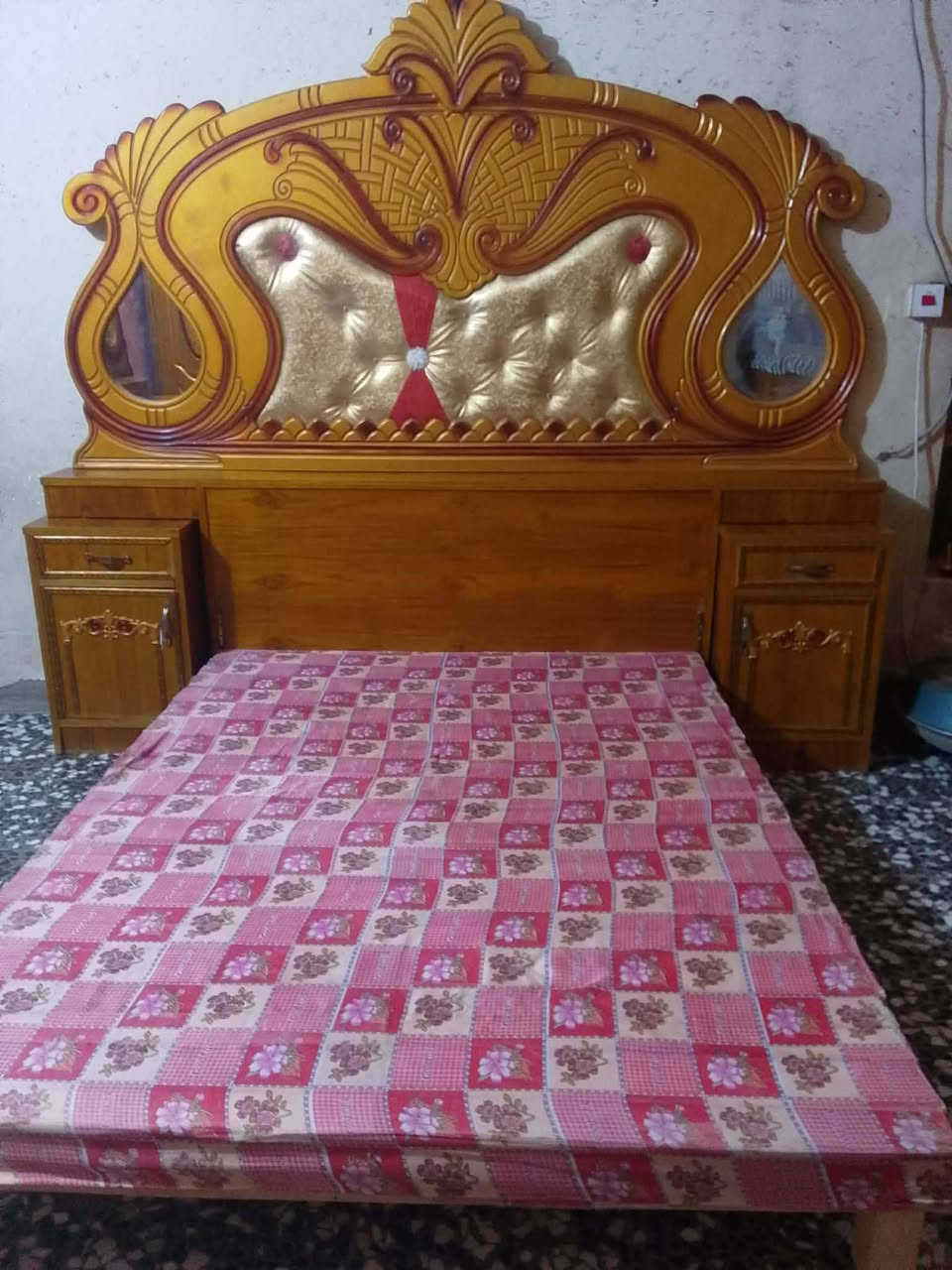 غرفة اخشاب للبيع اخت الجديدة كاملة مابيها اي نقص للأتصال ***********
