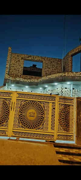 الدار للبيع 200 م تحتوي غرف 2 صاله 2 استقبال مع مدخل صحيات داخليه وخارجي مناور2 مطبخ حار وبارد طابق ثاني هيكل كامل مع حمام صب شركه ت***********
