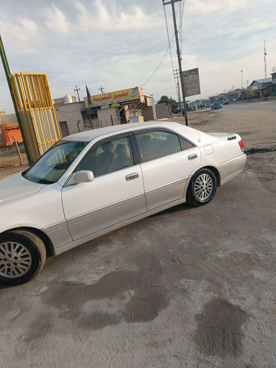 سلام عليكم ‏‪.  ‏‪***********‬‏
ملكه للبيع سياره كفاله عامه 
سياره 2003اصل
مدفوع كمرك باقي بس عل رقم وكاله بسمي 

شاصي71 ديفور صغير محرك او كير مكفولات 

تتفئه تبريد شغال
كهرباياته كله شغاله سياره حلوه نضيفه

سعر 100وبيه مجال الطيبين 

مكاني نجف كوفه
