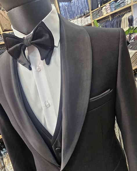 ارتدي التوكسيدو وتألق بقمة الأناقة الرسمية. 
براند للالبسة الرجالية التركية توفر لكم مجموعة من بدلات الاعراس المصنوعة من افضل الخامات التركية و بأيدي تركية ماهرة...
 القياسات المتوفرة من ٤٤ الى ٦٠ 
الأسعار مختلفة حسب الخامه والموديل 
لمزيد من المعلومات مراسلة بريد الصفحة او الاتصال  ***********// ***********
زورونا تجدون ما يسركم و يرضي اذواقكم بغداد نفق الشرطة شارع الكنيسة قرب جسر المشاة مجاور مطعم كص النقيب
