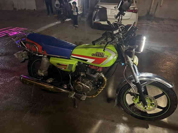 دراجه شاينك مرقم رقم انكليزي سنويه بسمي موديل 25 بعدها جديده مكفوله كفاله عامه مكاني بغداد البنوك *********** السعر مليونين
