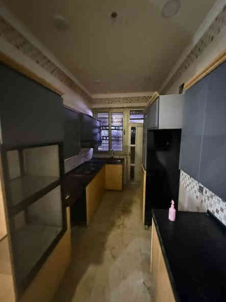 #للايجار______في______السيديه

بيت مساحه  70 متر يتكون من مدخلين 

وغرفتين  نوم مطبخ صاله خدمات صحيه عدد  2 وكراج

#الايجار مليون 

للاستفسار الاتصال على الارقام التاليه

***********

***********
