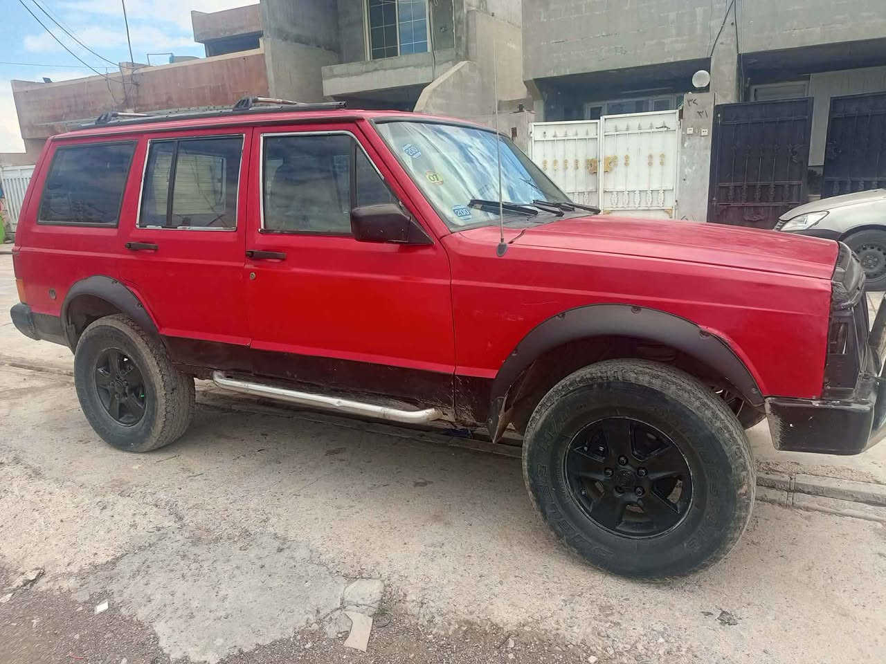 جيب شيروكي موديل 94مه كينه به ته تؤماتيك گيرو مه كينه و كاره باى به شه رت واجيهه سه ياره كه خاوينه سحرى 18گه لاو مه حامه له شوين هه ولير مامزاوه *********** أربيل, العراق
