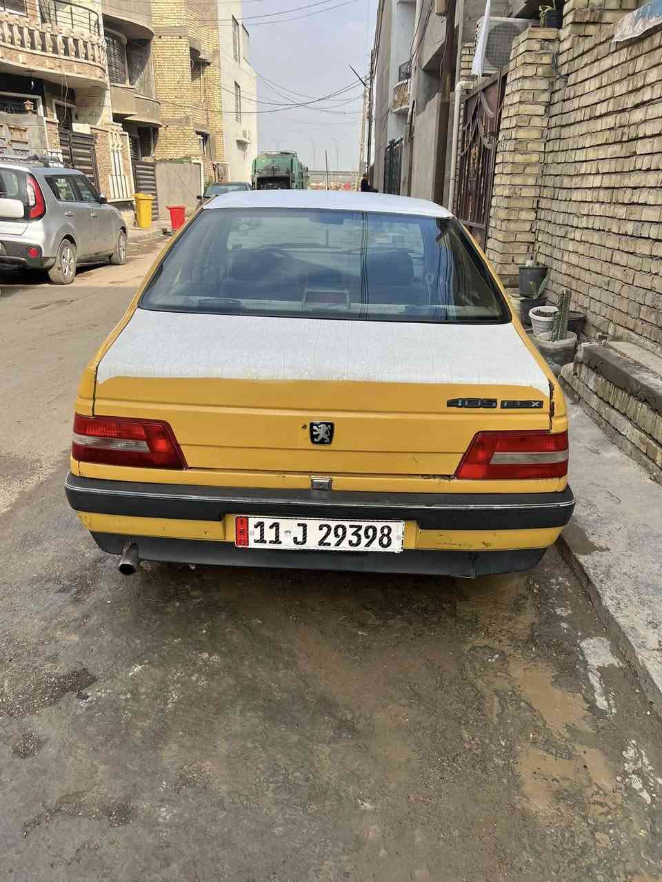 السلام عليكم مراوس فقط بخصوصي حسب القناعه سياره بيجو جي ال اكس 405 موديل 2010بغداد باسمي سنويه ل27 هزه جديده مصفره هيىه وغرامات كير محرك بحاله جيده تدفئه وتبريد كهرباىيات كله شغاله ريمونت شغال تايرات بحاله جيده صدر امامي خلفي  بيه ضربه اجاملغ الامامي جهه الايمن القماره بيه تصليح اثر خياس  مكانه بغداد الدوره السعر ب30 اتصل بلرقم *********** ابو وليد
